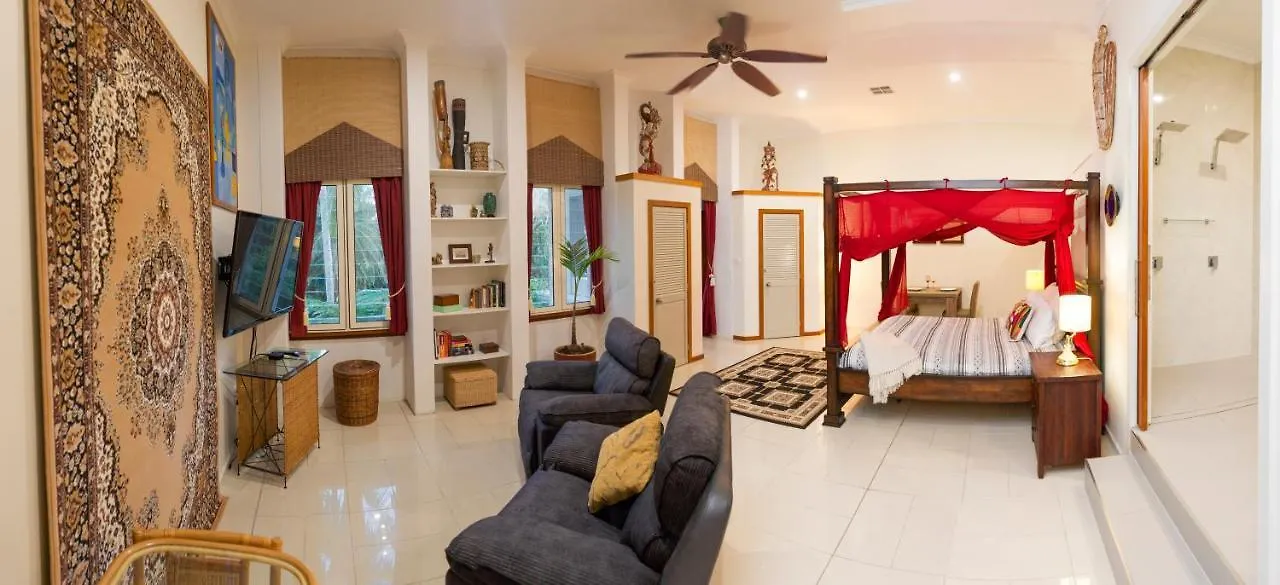Luxury Apartment Studio Port Douglas 65 Sq Mtrs And Bath
